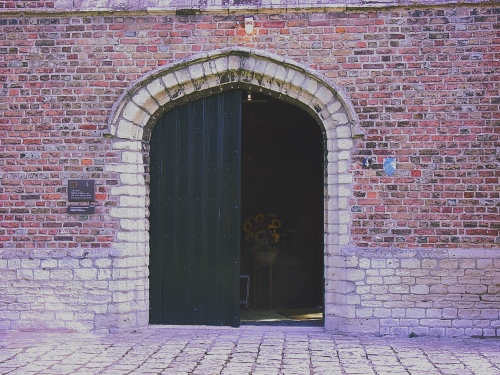De toegangsdeur van de Johanneskerk