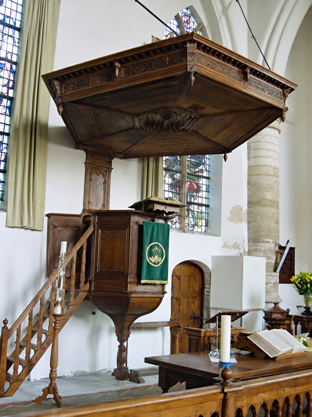 De preekstoel in de Johanneskerk